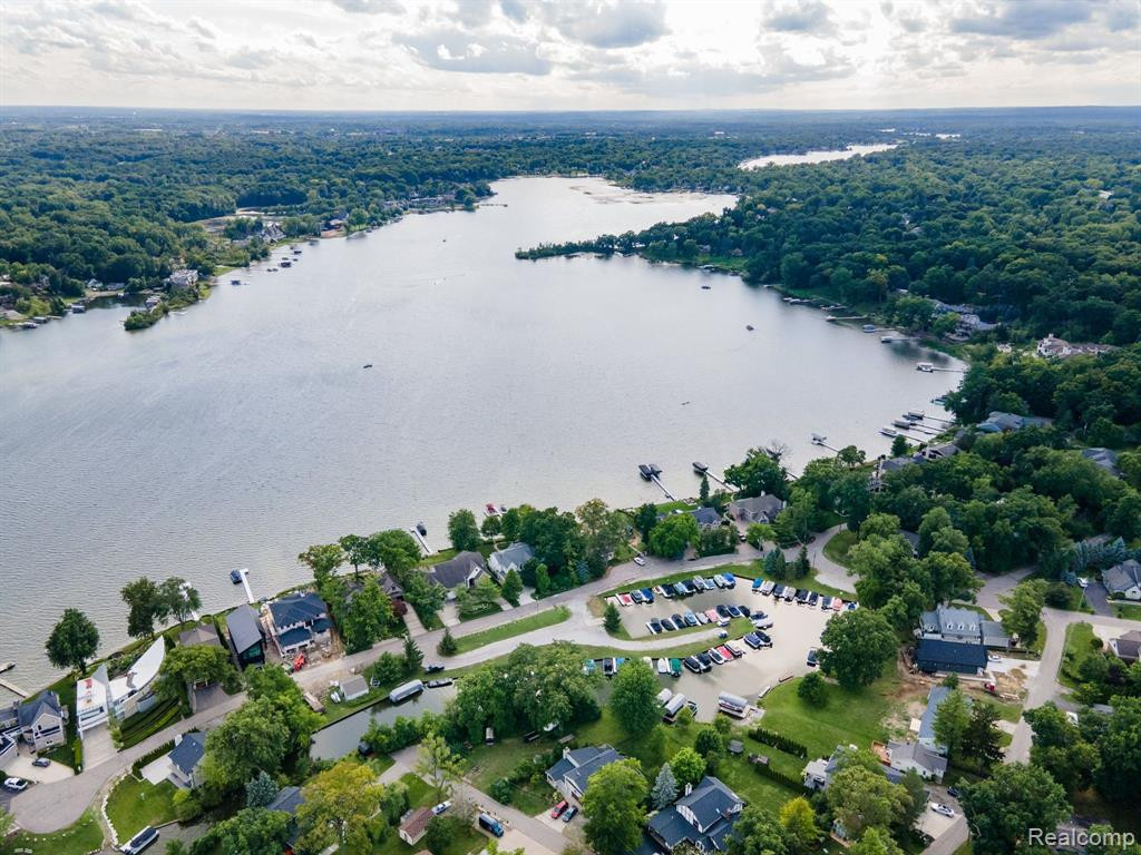 5563 PARK Drive, Orchard Lake Village, MI 48324 — Photo 21