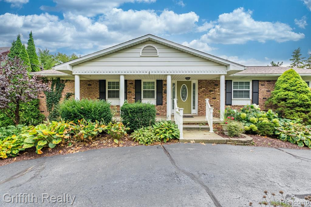 5394 BRIGHTON Road, Brighton, MI 48116 — Photo 2