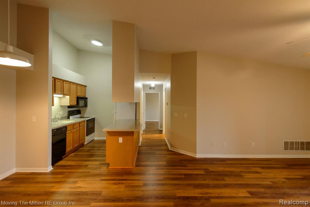 45869 PURPLE SAGE, Van Buren, MI 48111 — Photo 9