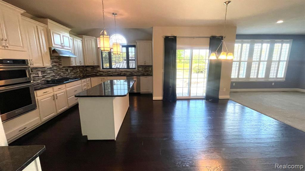 51284 SCARBOROUGH Road, Canton, MI 48188 — Photo 5