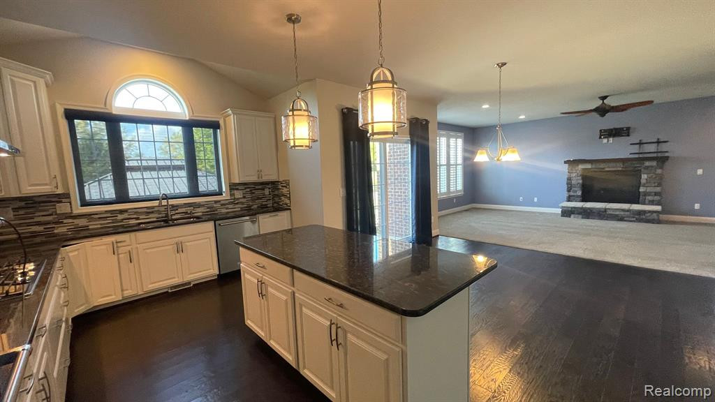 51284 SCARBOROUGH Road, Canton, MI 48188 — Photo 12