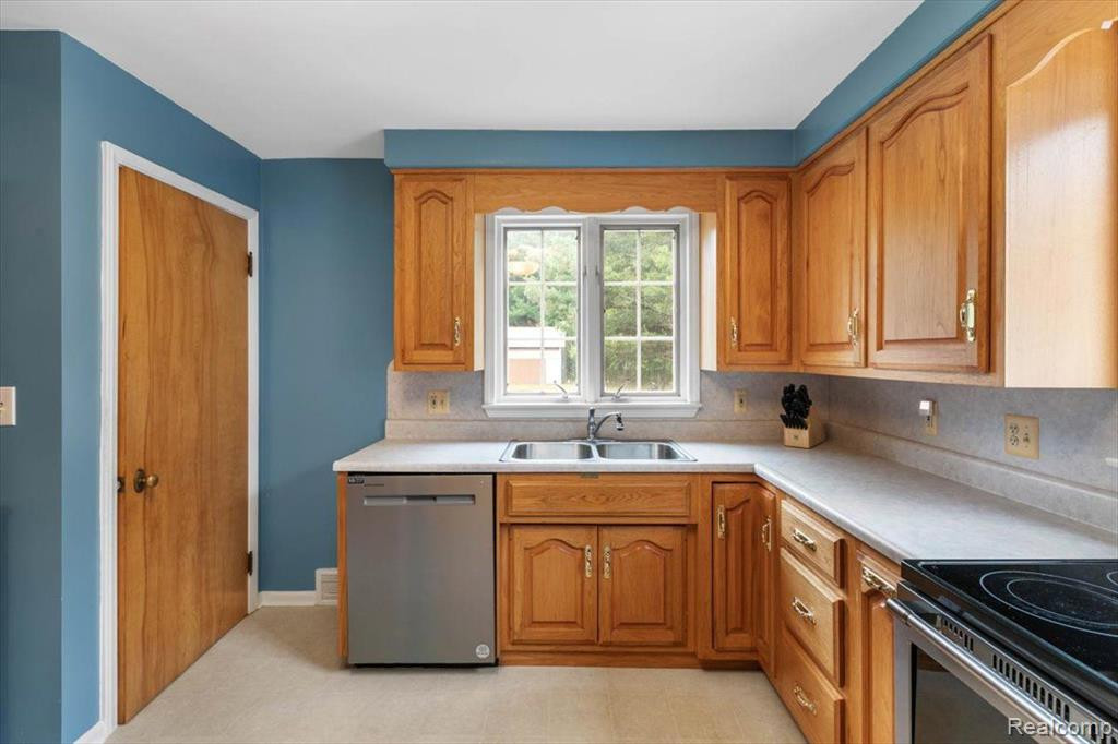 8649 LAKESHORE Road, Burtchville, MI 48059 — Photo 25