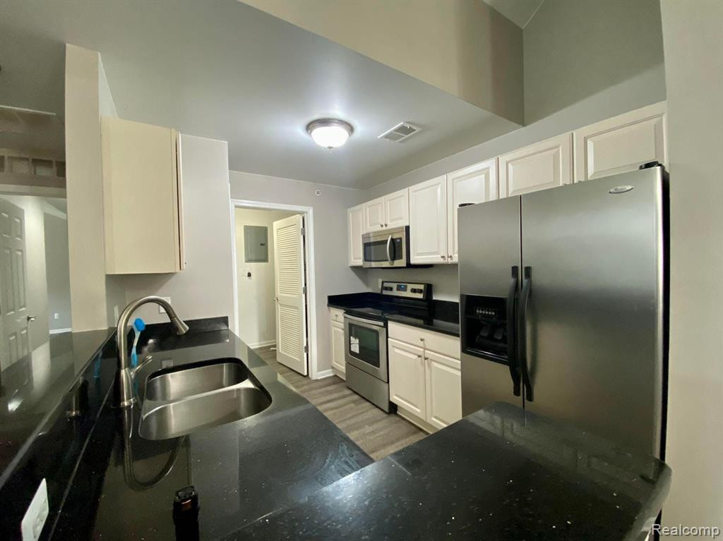 7691 Ambassador Drive, Utica, MI 48316 — Photo 10