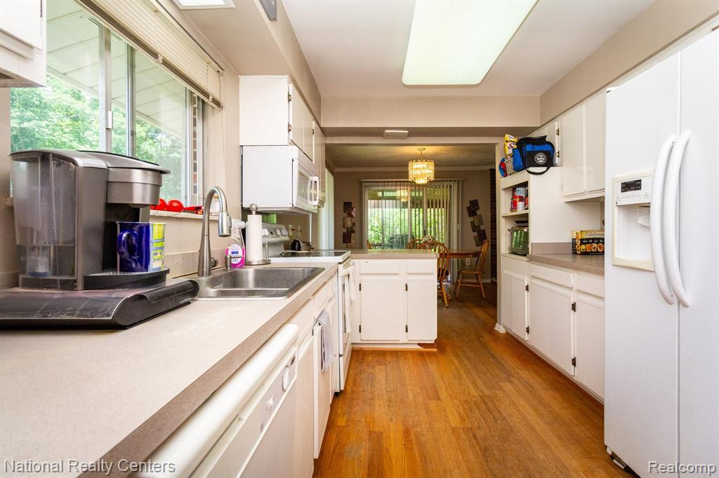 7797 BIRCKLAN Drive, Canton, MI 48187 — Photo 28