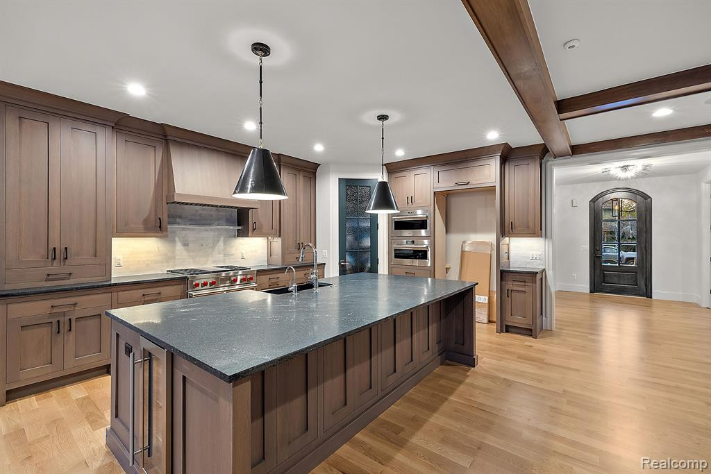 725 Arthur St, Plymouth, MI 48170 — Photo 12