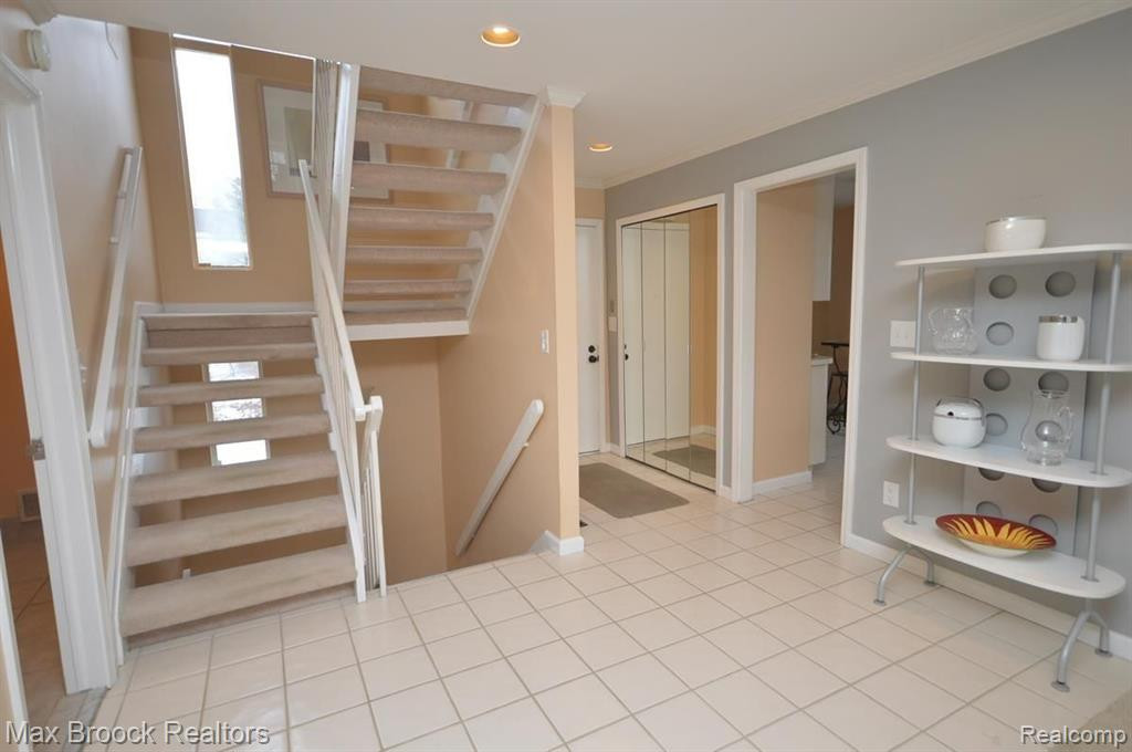5305 FAIRWAY LN, West Bloomfield, MI 48323 — Photo 3
