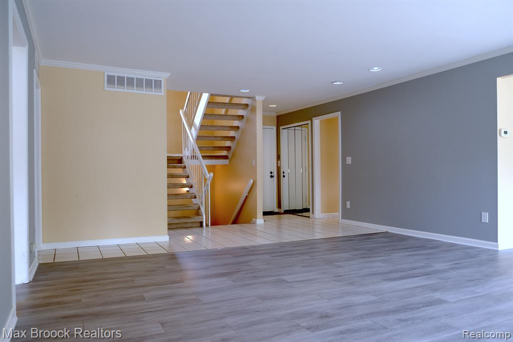 5305 FAIRWAY LN, West Bloomfield, MI 48323 — Photo 4