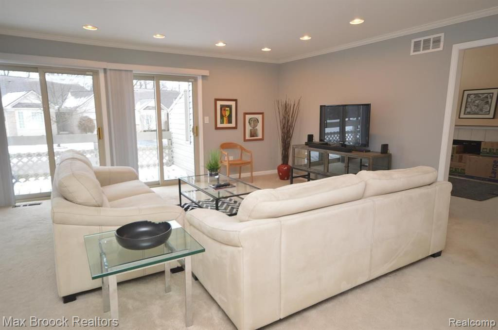 5305 FAIRWAY LN, West Bloomfield, MI 48323 — Photo 8