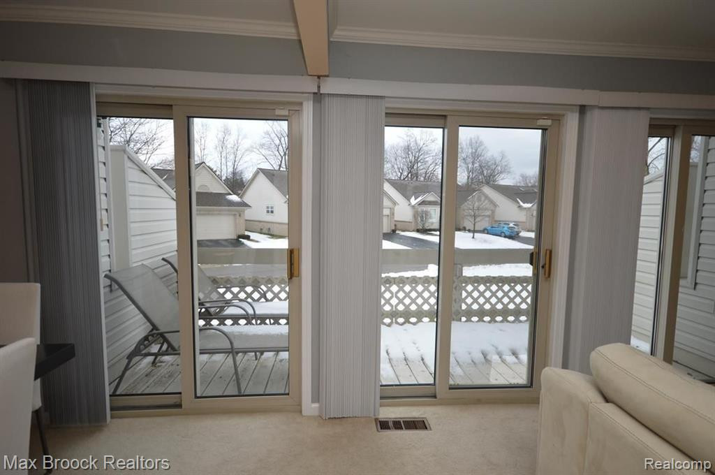 5305 FAIRWAY LN, West Bloomfield, MI 48323 — Photo 11