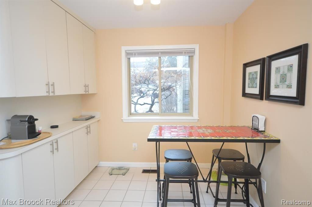 5305 FAIRWAY LN, West Bloomfield, MI 48323 — Photo 12