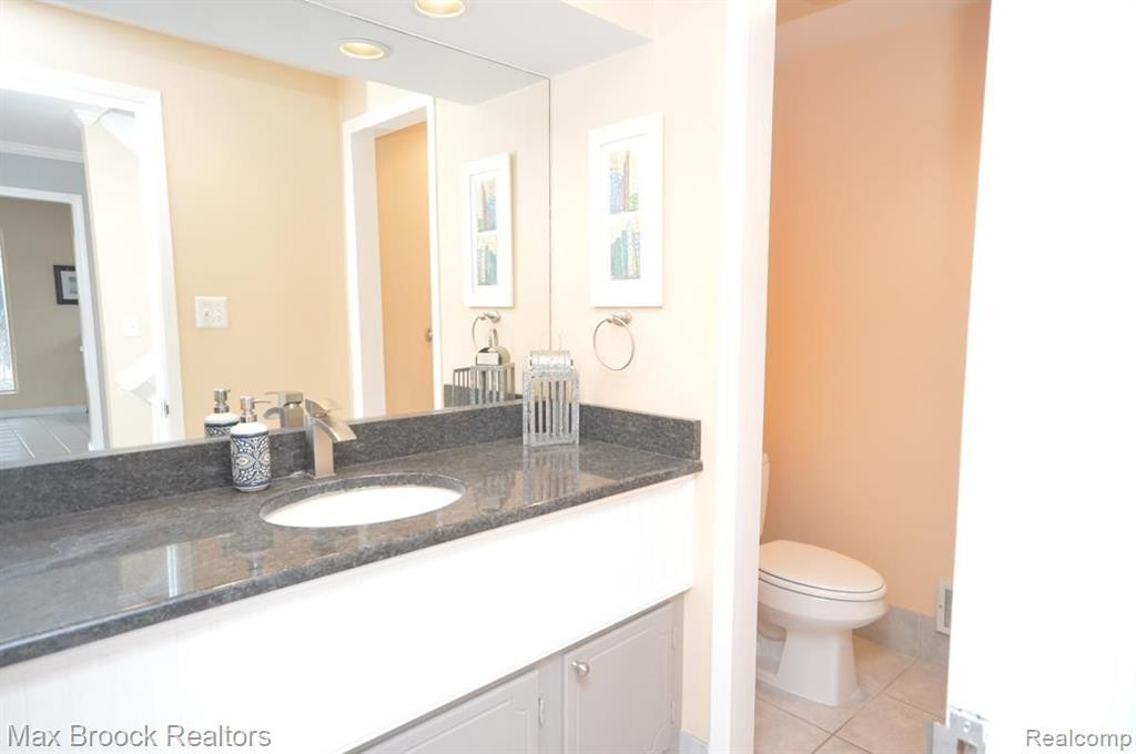 5305 FAIRWAY LN, West Bloomfield, MI 48323 — Photo 16