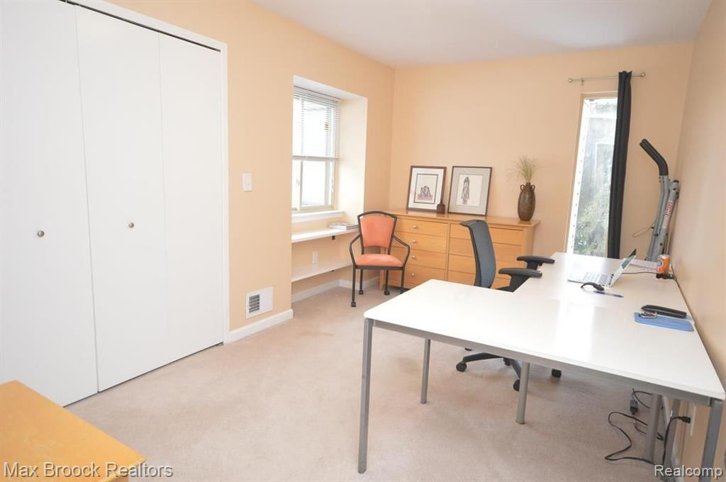 5305 FAIRWAY LN, West Bloomfield, MI 48323 — Photo 17