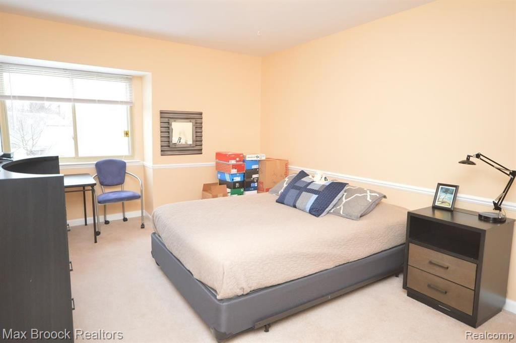 5305 FAIRWAY LN, West Bloomfield, MI 48323 — Photo 18