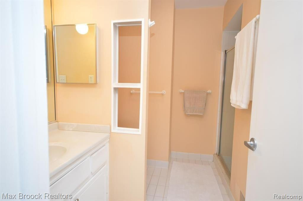 5305 FAIRWAY LN, West Bloomfield, MI 48323 — Photo 21