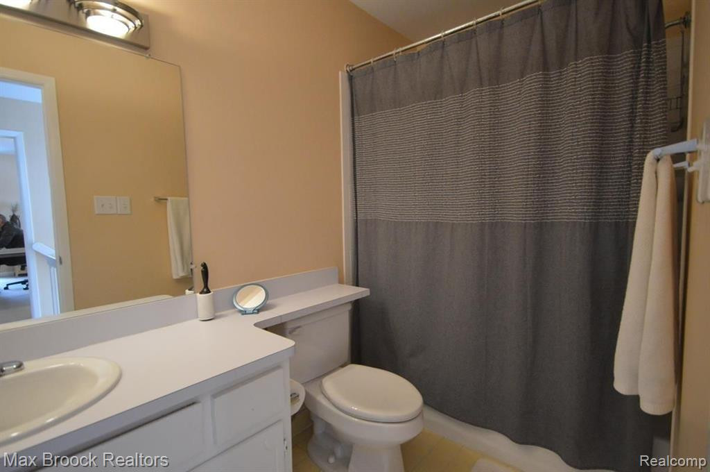 5305 FAIRWAY LN, West Bloomfield, MI 48323 — Photo 23