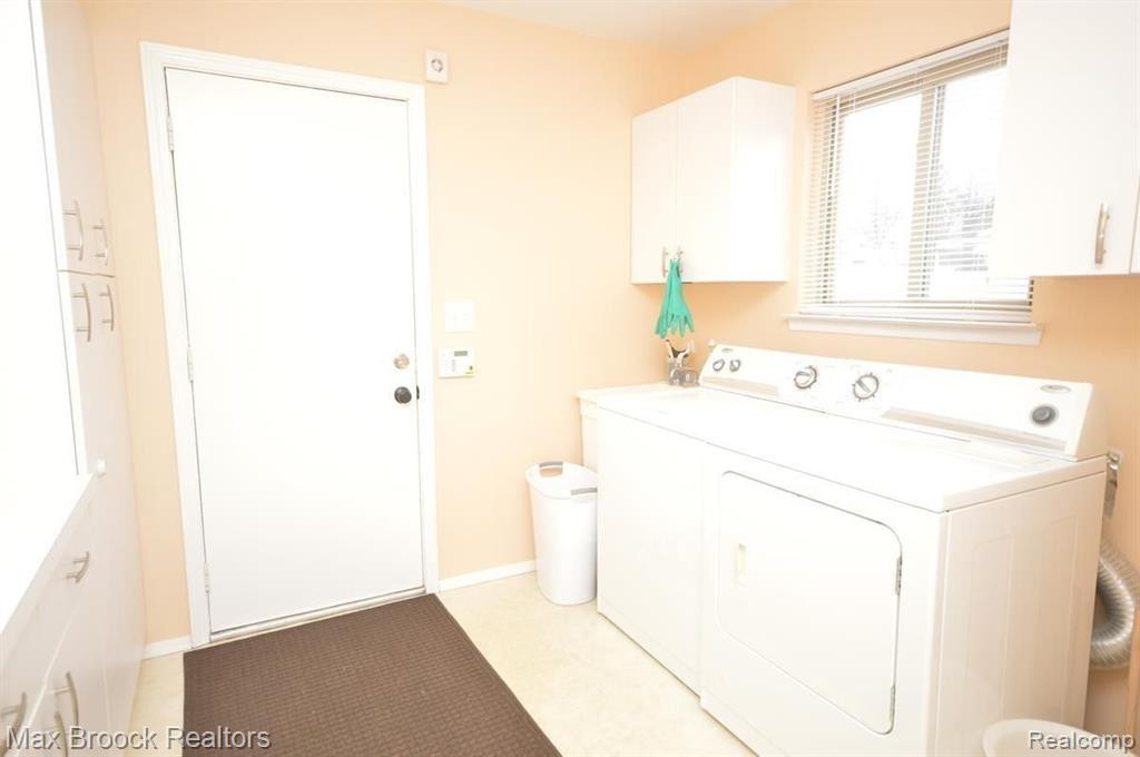 5305 FAIRWAY LN, West Bloomfield, MI 48323 — Photo 24