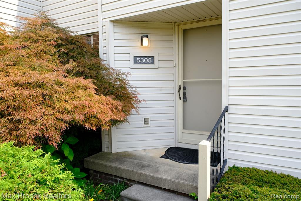 5305 FAIRWAY LN, West Bloomfield, MI 48323 — Photo 26