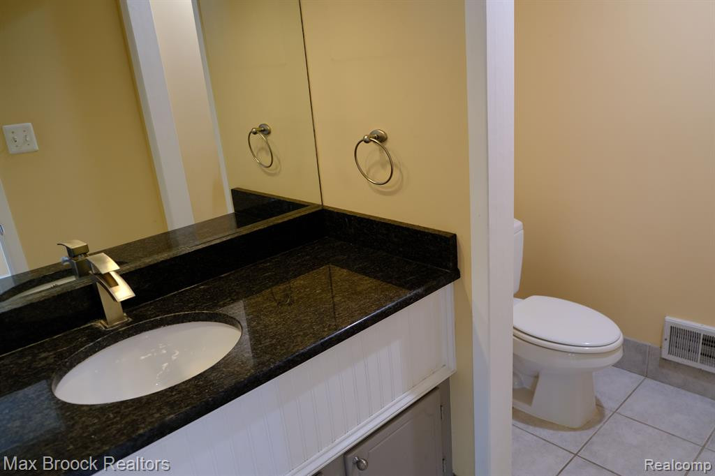 5305 FAIRWAY LN, West Bloomfield, MI 48323 — Photo 29