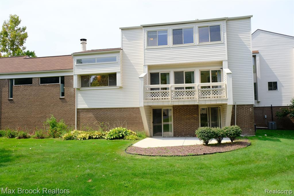 5305 FAIRWAY LN, West Bloomfield, MI 48323 — Photo 30