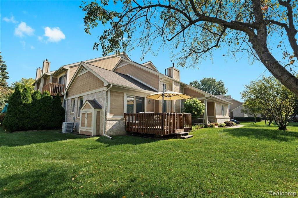 9363 EASTWIND Drive, Livonia, MI 48150 — Photo 2