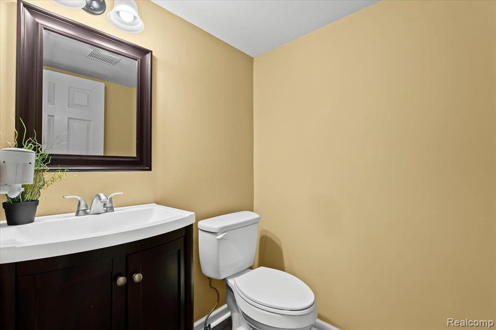 9363 EASTWIND Drive, Livonia, MI 48150 — Photo 12