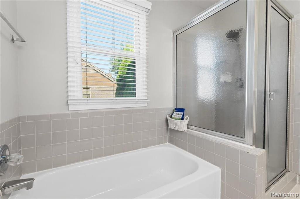9363 EASTWIND Drive, Livonia, MI 48150 — Photo 15