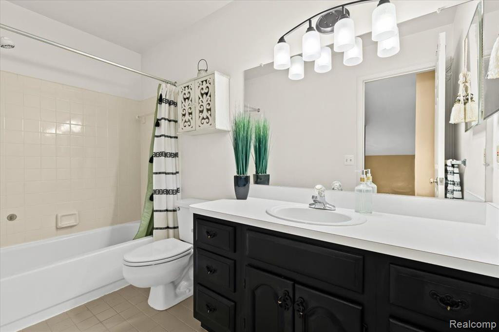 9363 EASTWIND Drive, Livonia, MI 48150 — Photo 19