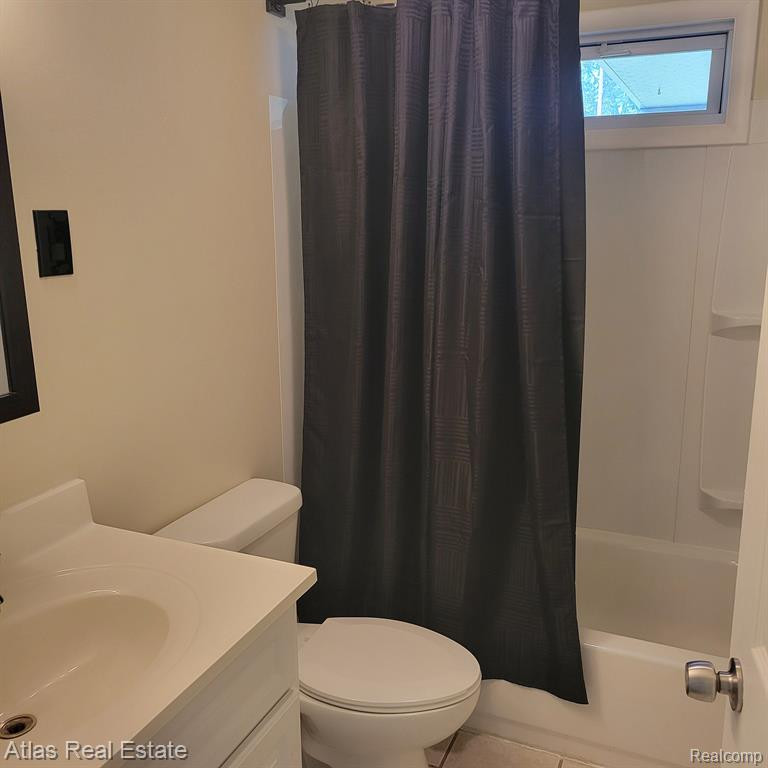 5422 Raymond Avenue Avenue, Burton, MI 48509 — Photo 2