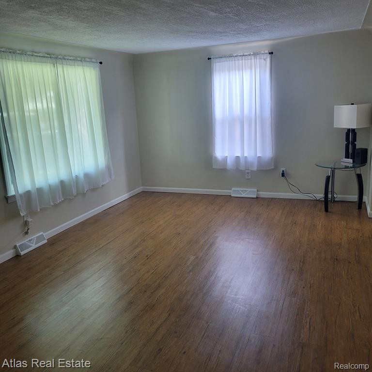 5422 Raymond Avenue Avenue, Burton, MI 48509 — Photo 8