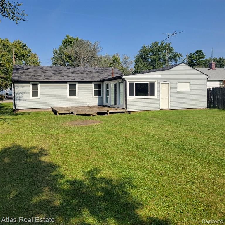 5422 Raymond Avenue Avenue, Burton, MI 48509 — Photo 10
