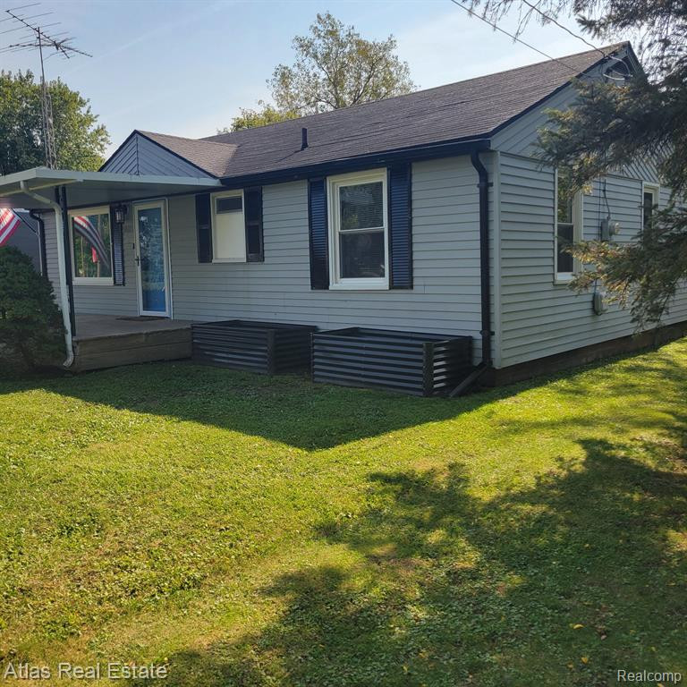 5422 Raymond Avenue Avenue, Burton, MI 48509 — Photo 11