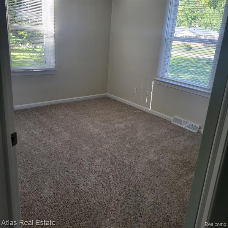 5422 Raymond Avenue Avenue, Burton, MI 48509 — Photo 12