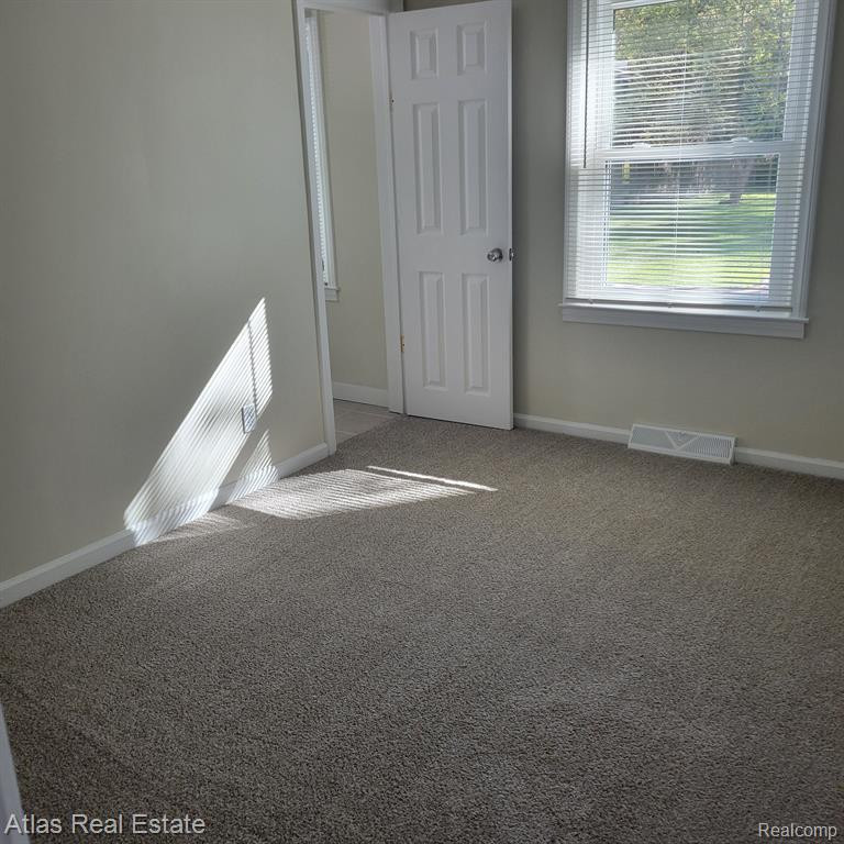 5422 Raymond Avenue Avenue, Burton, MI 48509 — Photo 13