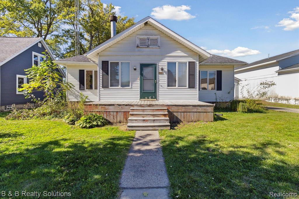6711 JEFFERSON Road, North Branch, MI 48461 — front exterior