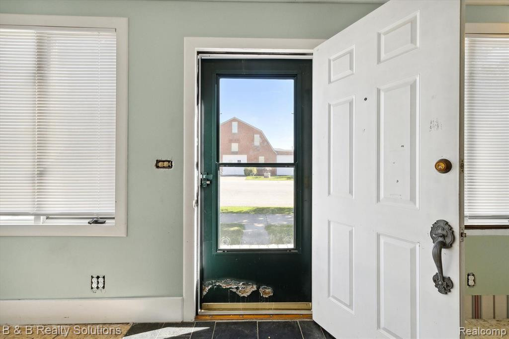 6711 JEFFERSON Road, North Branch, MI 48461 — Photo 5