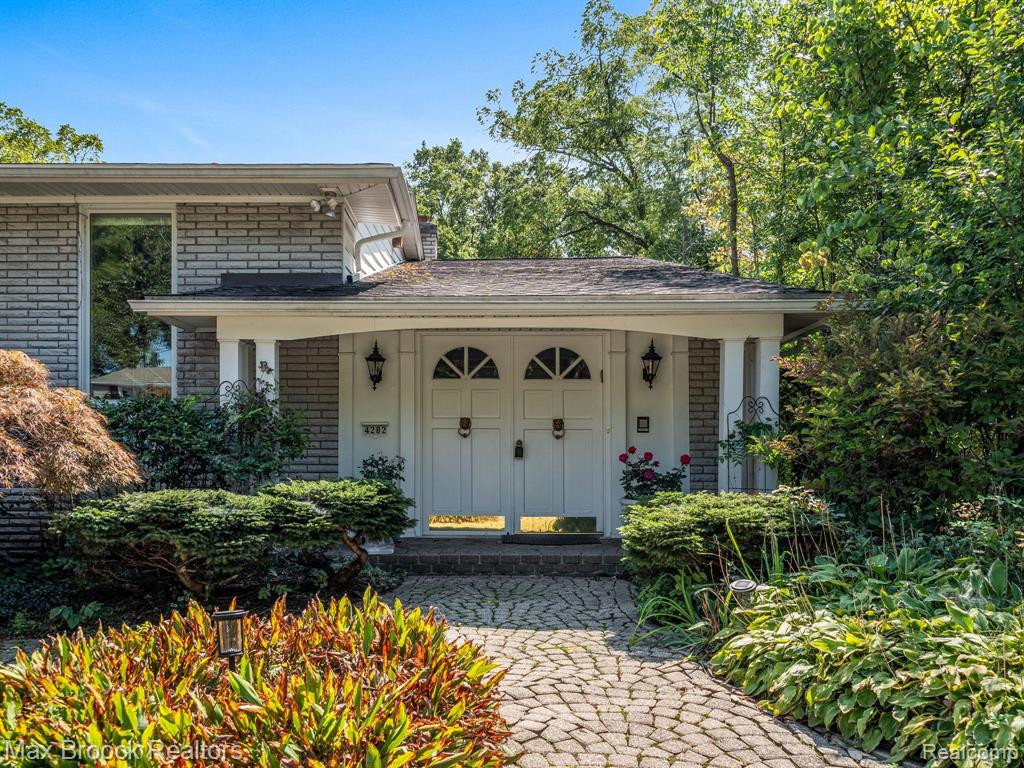 4282 STONELEIGH Road, Bloomfield Hills, MI 48302 — Photo 3