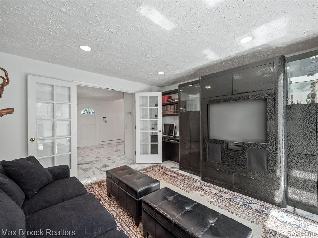4282 STONELEIGH Road, Bloomfield Hills, MI 48302 — Photo 4