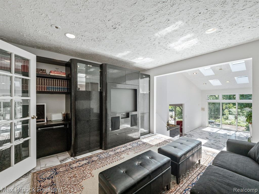 4282 STONELEIGH Road, Bloomfield Hills, MI 48302 — Photo 5