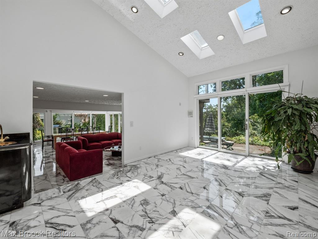 4282 STONELEIGH Road, Bloomfield Hills, MI 48302 — Photo 9