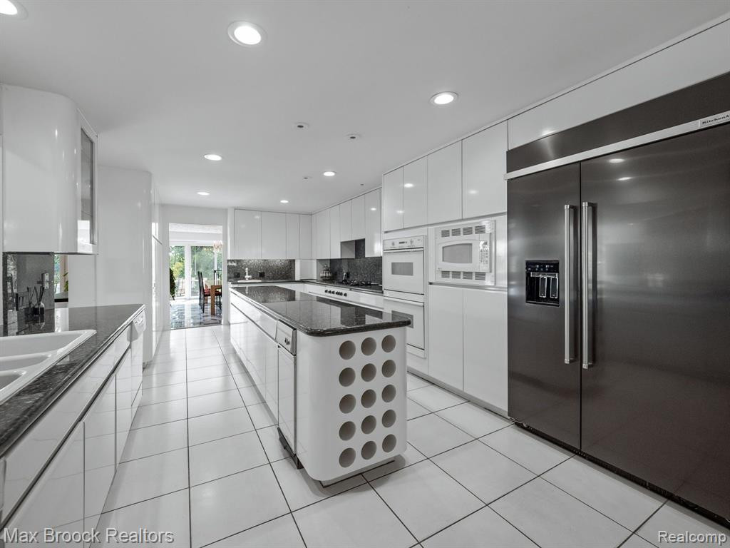 4282 STONELEIGH Road, Bloomfield Hills, MI 48302 — Photo 14
