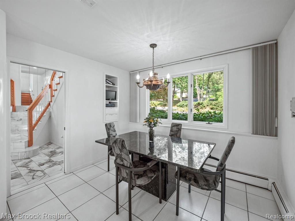 4282 STONELEIGH Road, Bloomfield Hills, MI 48302 — Photo 18