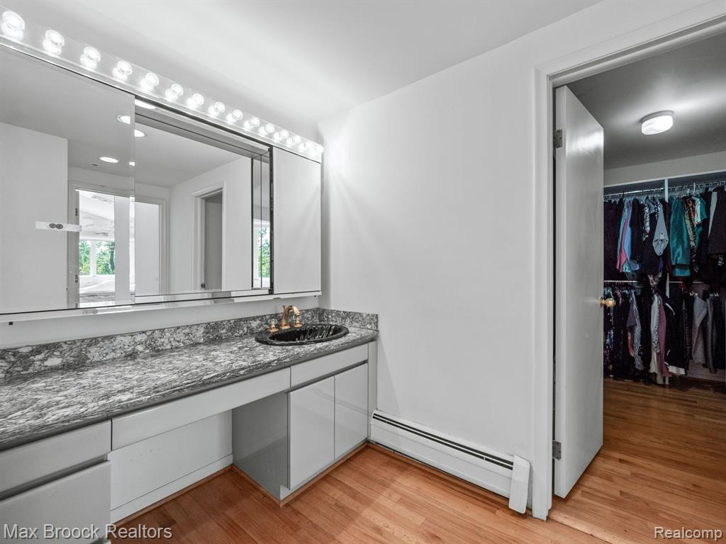 4282 STONELEIGH Road, Bloomfield Hills, MI 48302 — Photo 32