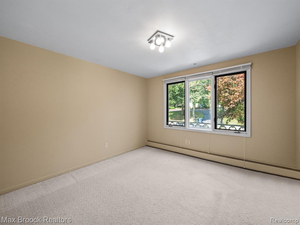 4282 STONELEIGH Road, Bloomfield Hills, MI 48302 — Photo 36