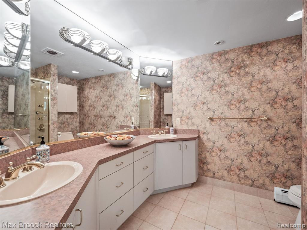 4282 STONELEIGH Road, Bloomfield Hills, MI 48302 — Photo 38