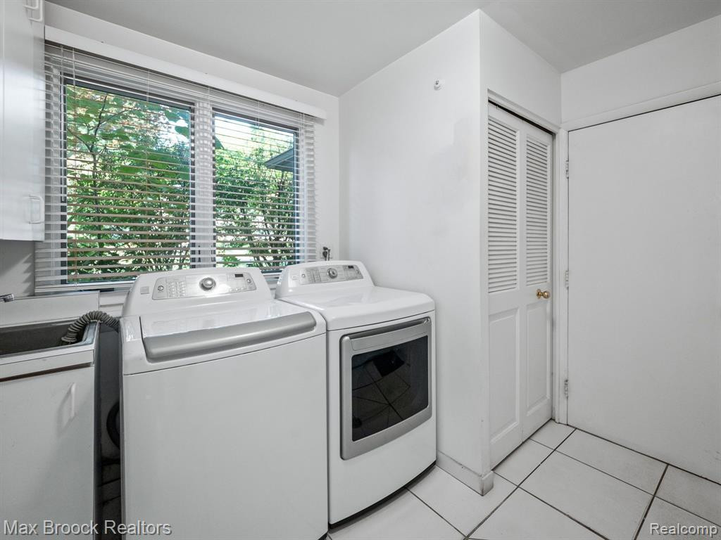 4282 STONELEIGH Road, Bloomfield Hills, MI 48302 — Photo 40