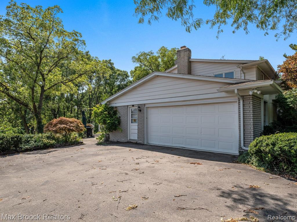 4282 STONELEIGH Road, Bloomfield Hills, MI 48302 — Photo 41