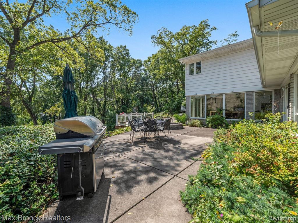 4282 STONELEIGH Road, Bloomfield Hills, MI 48302 — Photo 44
