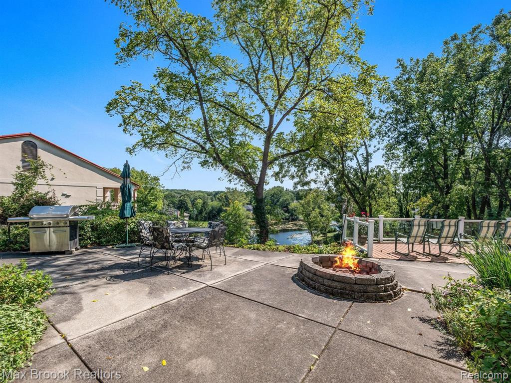 4282 STONELEIGH Road, Bloomfield Hills, MI 48302 — Photo 45