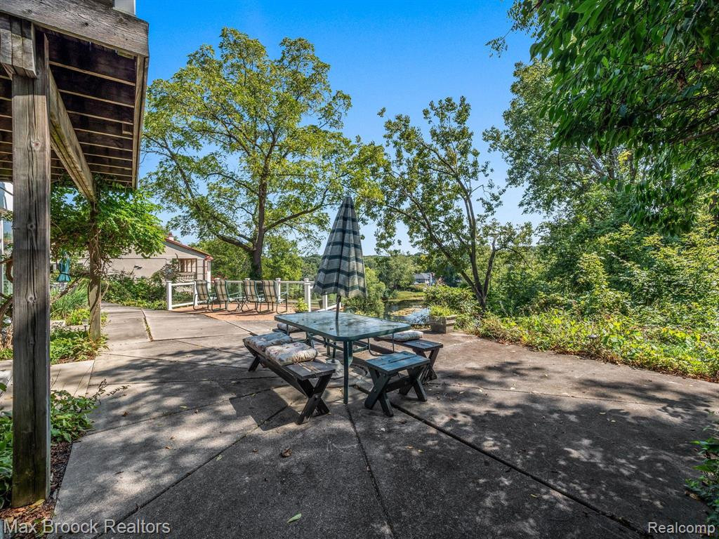 4282 STONELEIGH Road, Bloomfield Hills, MI 48302 — Photo 46
