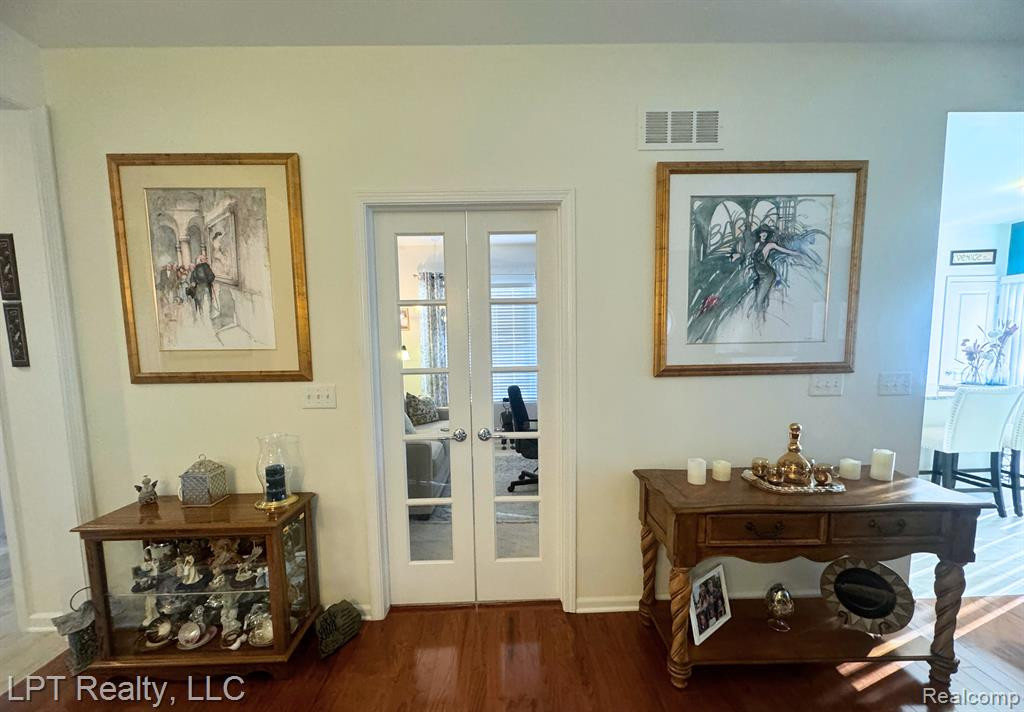24560 SAND LAKE Lane, Flat Rock, MI 48134 — Photo 11